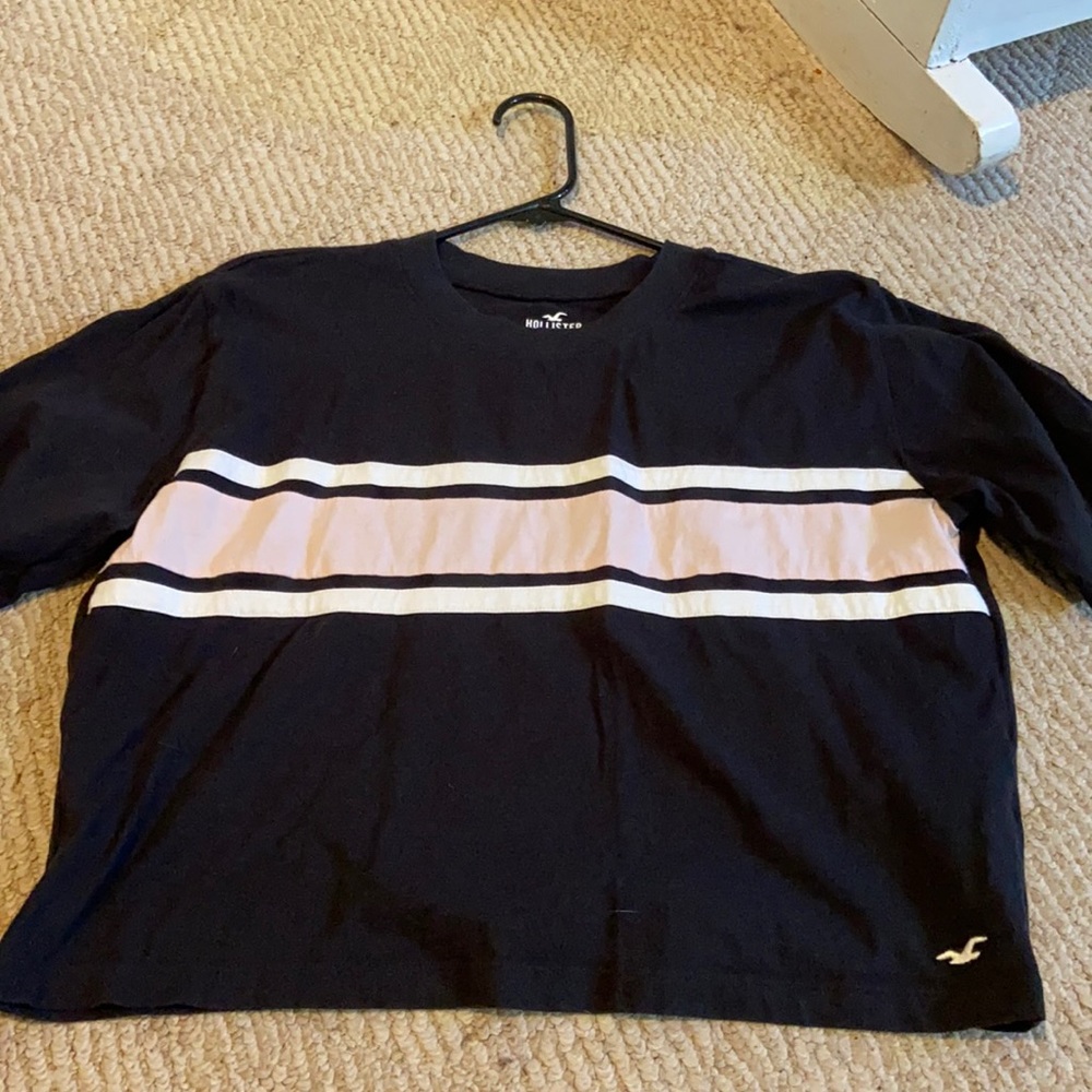 Women’s Hollister cropped boyfriend tee!
